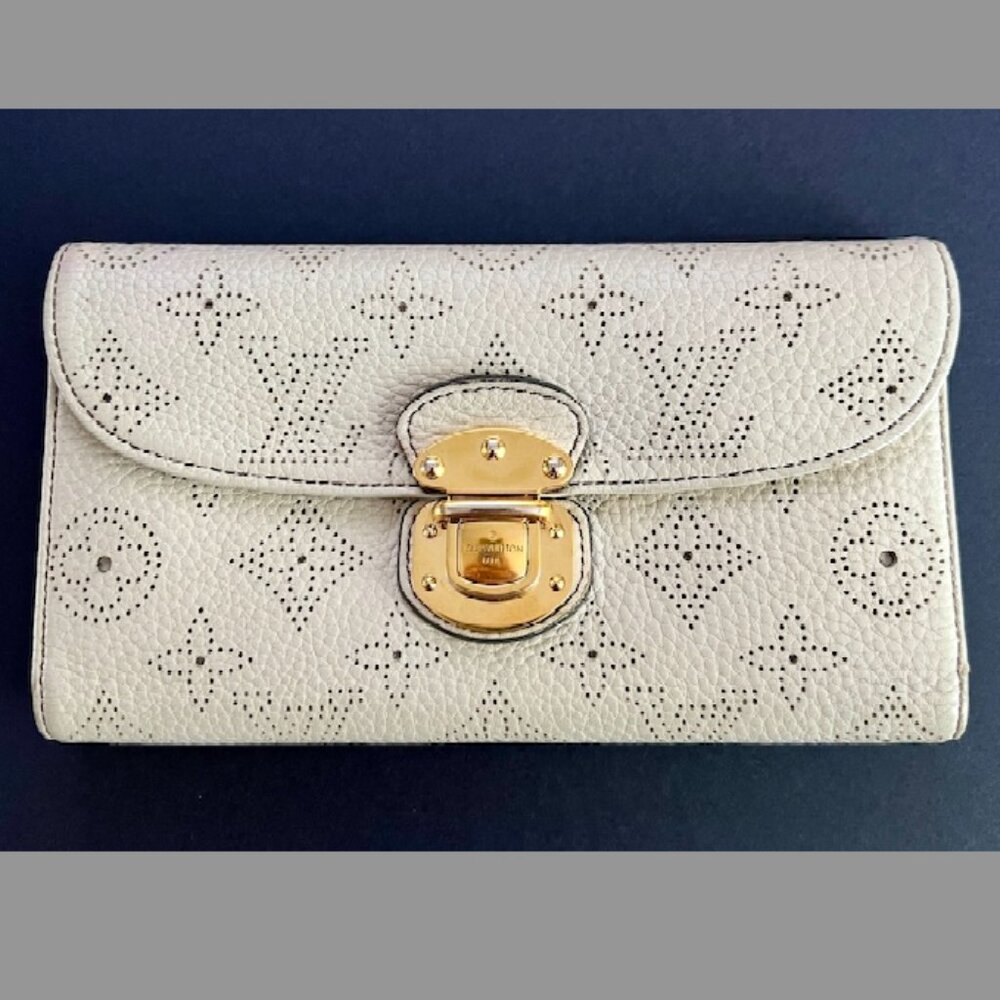 Louis Vuitton 2010 LV Monogram Amelia Wallet